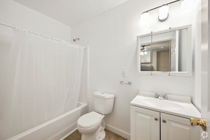More Photos Of 2025 W 3rd St, Los Angeles Hotel For Lease