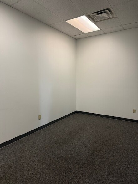 More Photos Of 1301 W 1st St, Springfield Medical For Lease