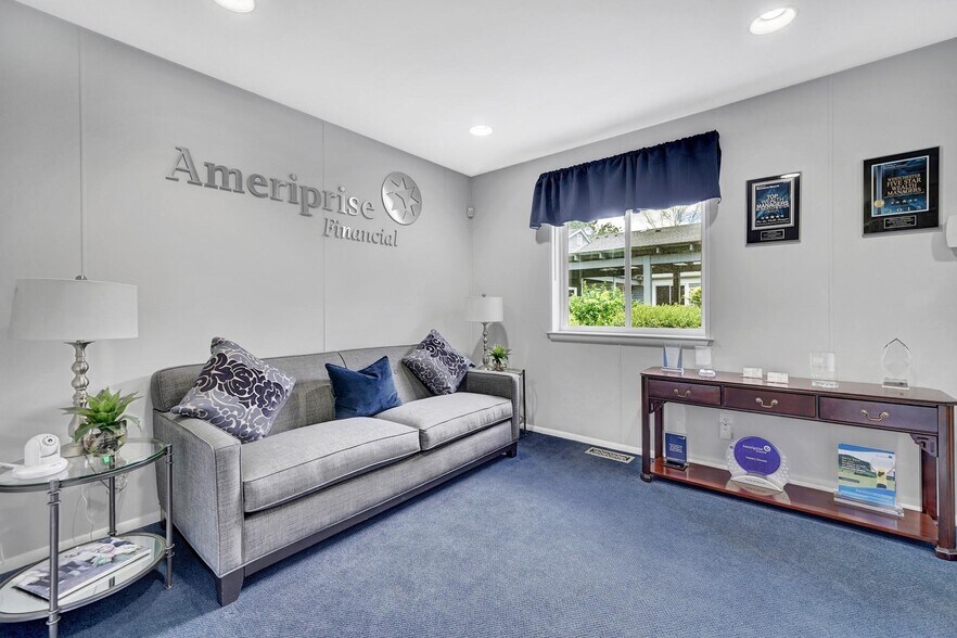 More Photos Of 3630 Hill Blvd, Yorktown Medical For Sale