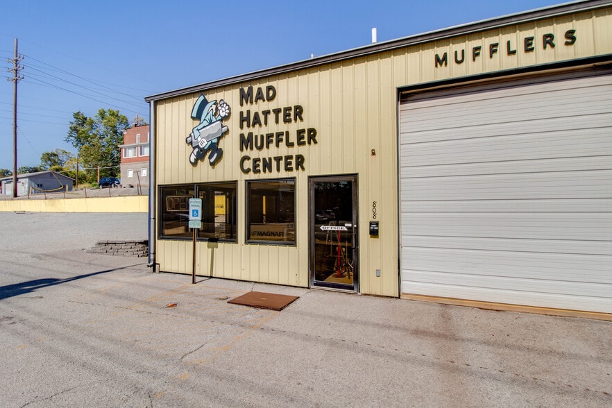 More Photos Of 808 E Broadway, Alton Specialty For Sale