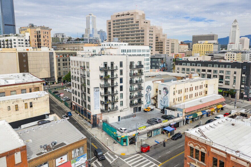 More Photos Of 425 S Los Angeles St, Los Angeles Storefront For Sale
