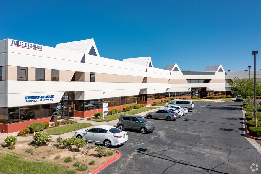 More Photos Of 39959 Sierra Hwy, Palmdale Office For Lease