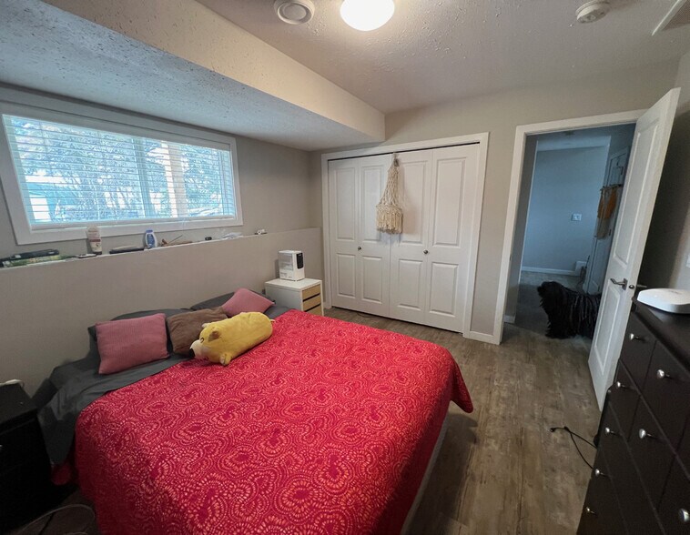 More Photos Of 5014 53 St, Camrose Apartments For Sale