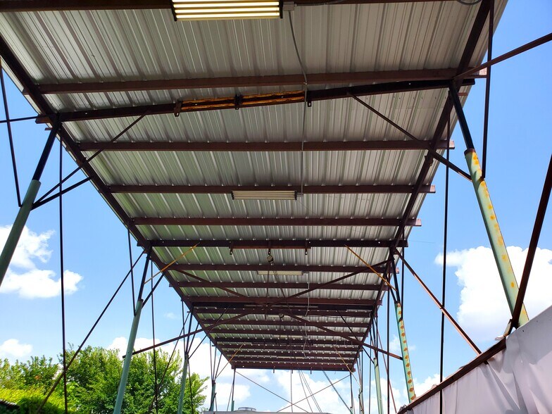 More Photos Of 3135 Golfcrest Blvd, Houston Storefront Retail Residential For Sale