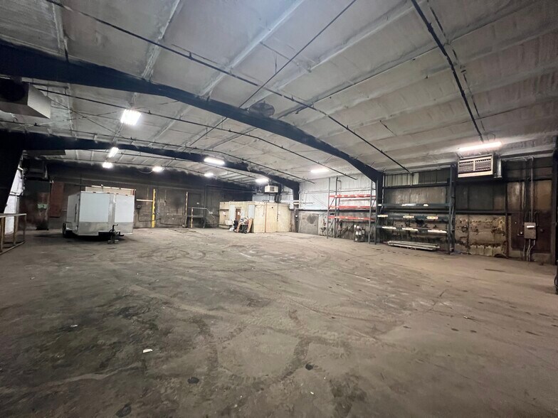 More Photos Of 2316 W Everett St, Appleton Industrial For Lease
