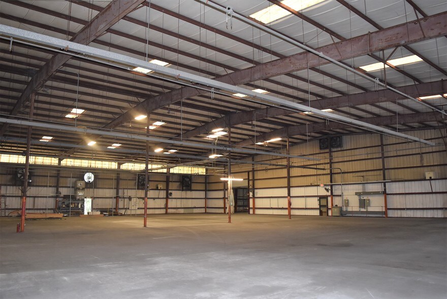 More Photos Of 8409 W Crystal St, Crystal River Manufacturing For Sale