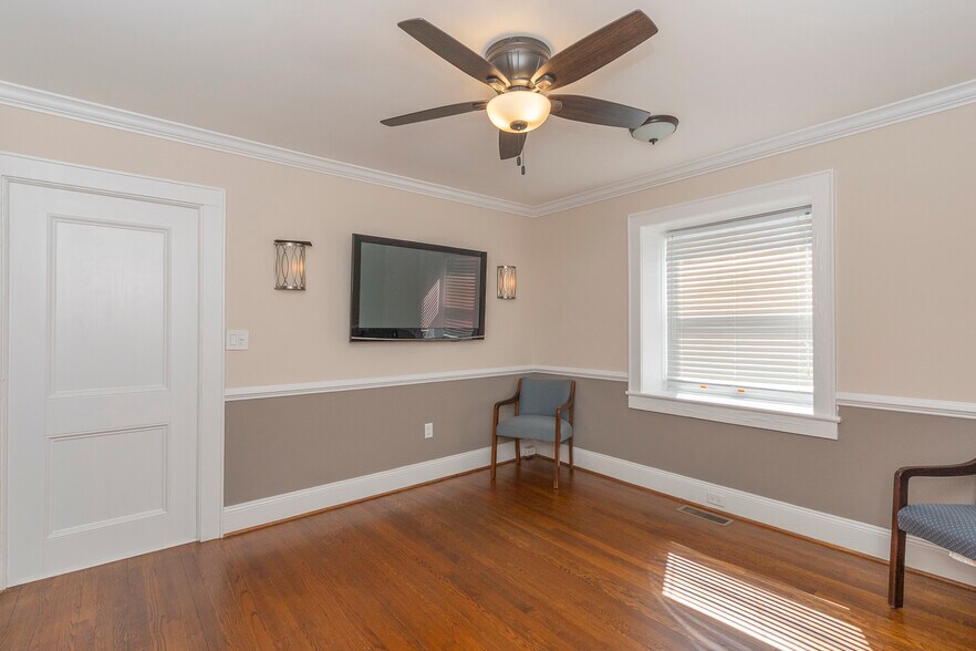 More Photos Of 2006 N Main St, Anderson Office For Sale