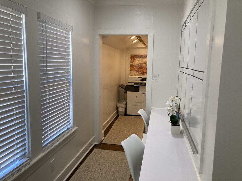More Photos Of 4344 Congress Ave, Dallas Office For Sale
