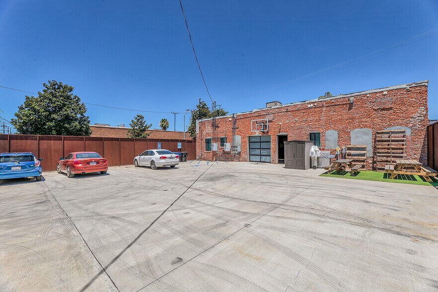 More Photos Of 4126 W Jefferson Blvd, Los Angeles Flex For Lease