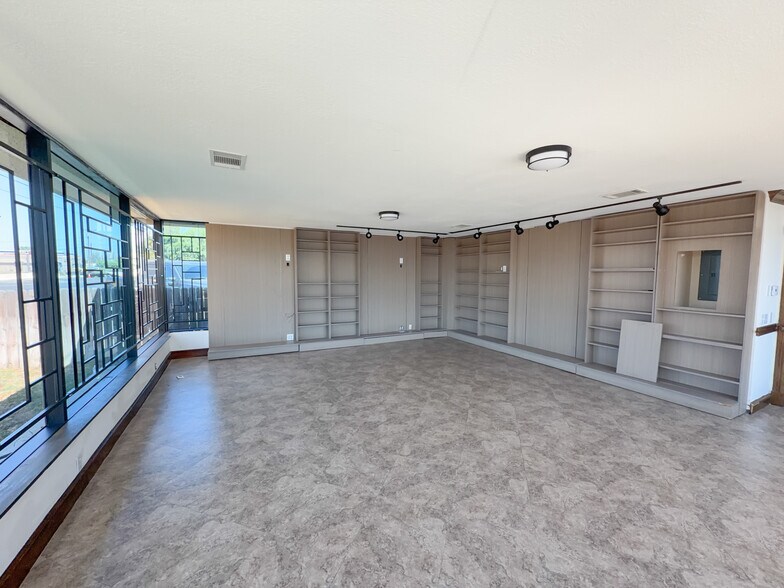 More Photos Of 10051 Mission Blvd, Jurupa Valley Contractor Storage Yard For Lease