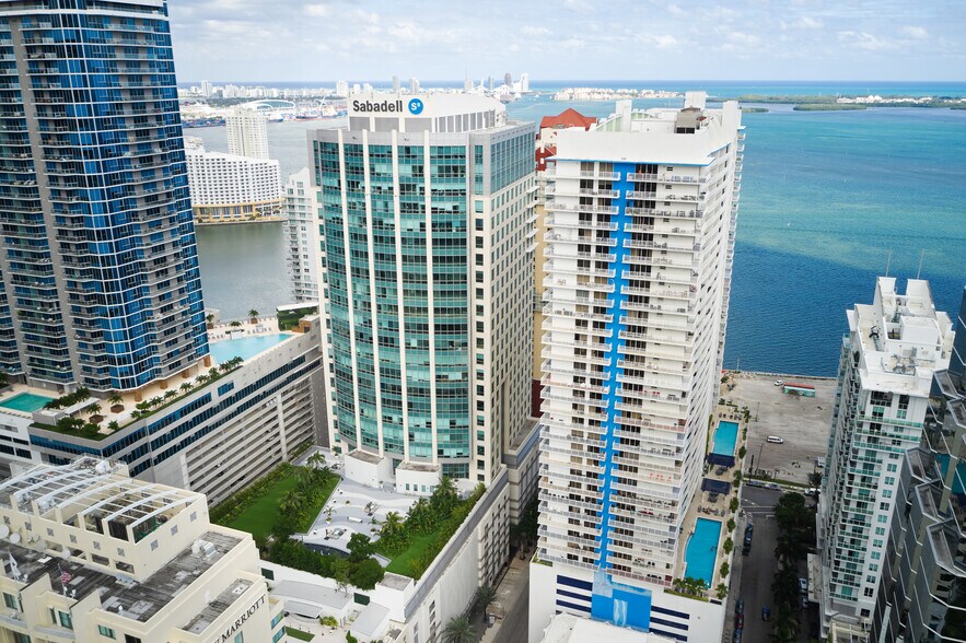 More Photos Of 1111 Brickell Ave, Miami Office For Lease