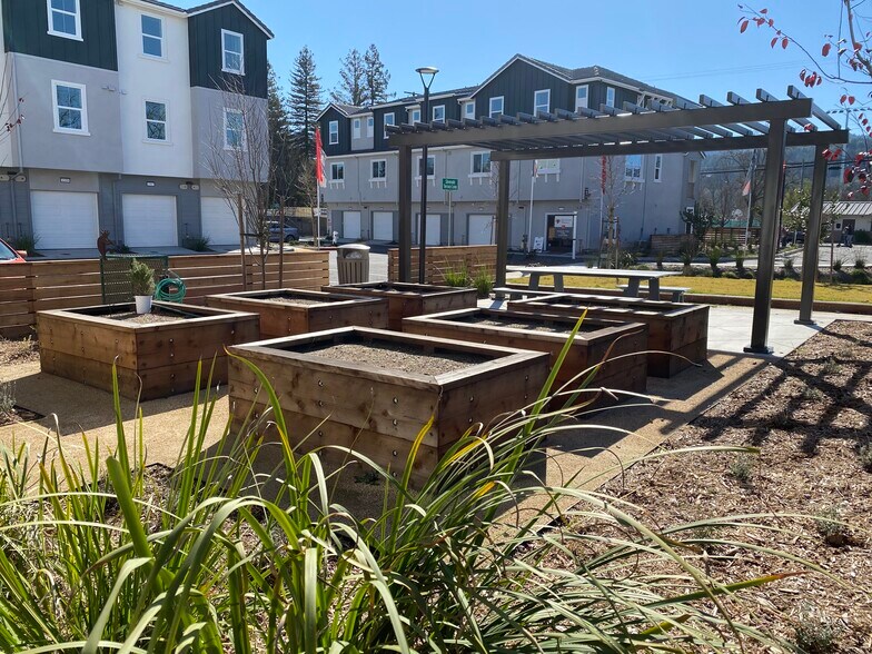 More Photos Of 1440 Grant St, Calistoga Multifamily For Sale