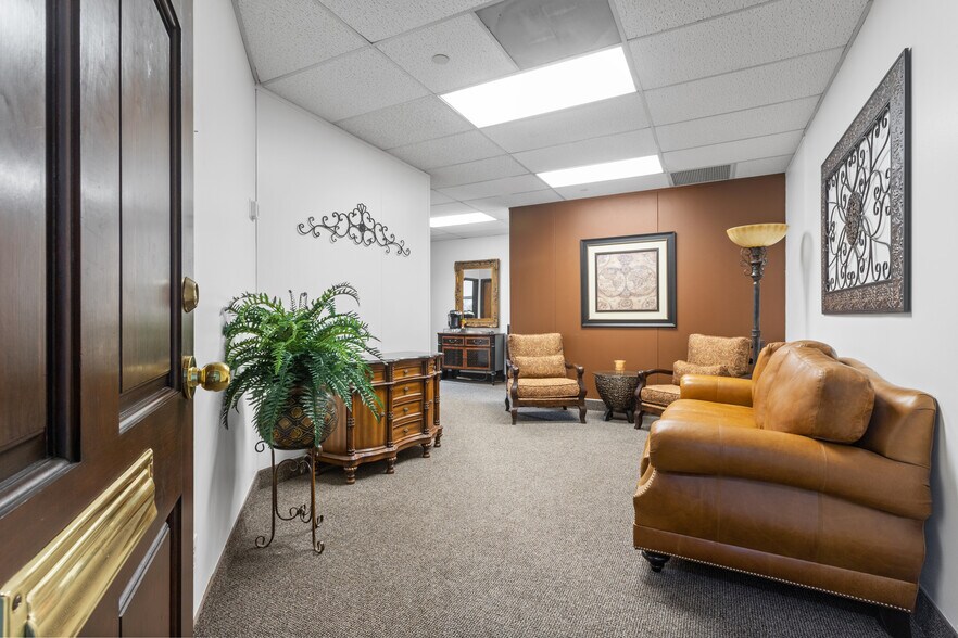 More Photos Of 17734 Preston Rd, Dallas Office For Sale