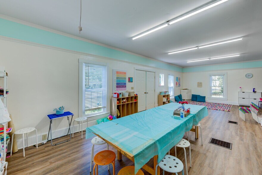 More Photos Of 9430 Main Ave, Cincinnati General Retail For Sale