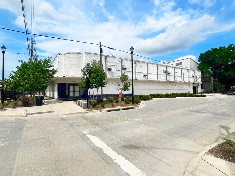 Primary Photo Of 2902 Caroline St, Houston Warehouse For Sale
