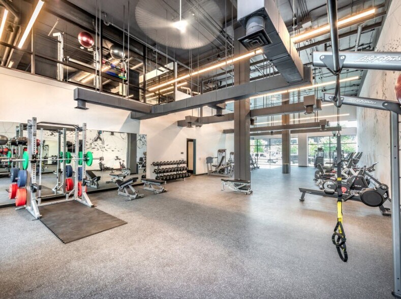 More Photos Of 411 W Commerce St, Dallas Apartments For Lease