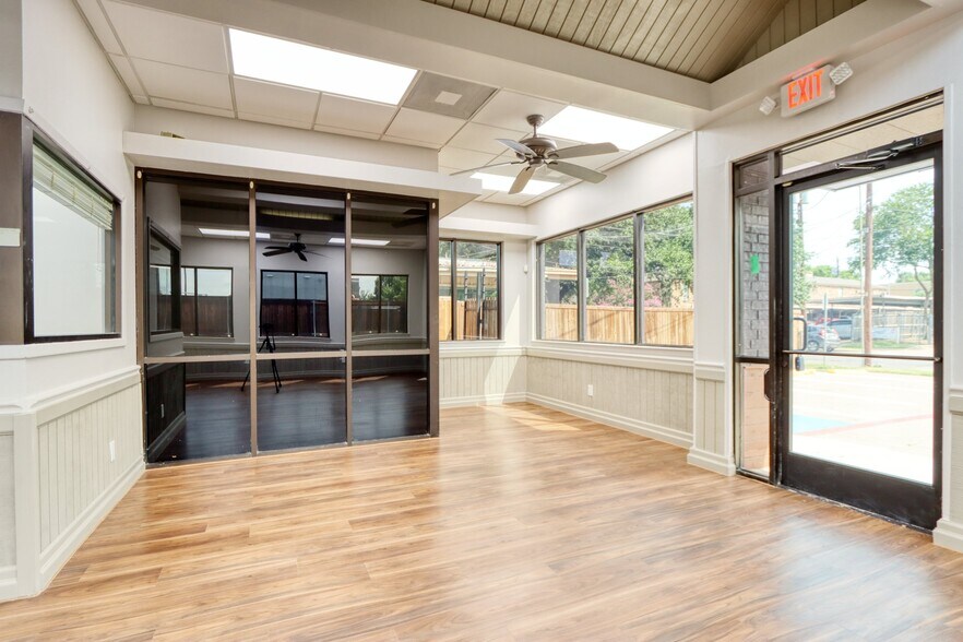 More Photos Of 1717 N Garrett Ave, Dallas Medical For Sale