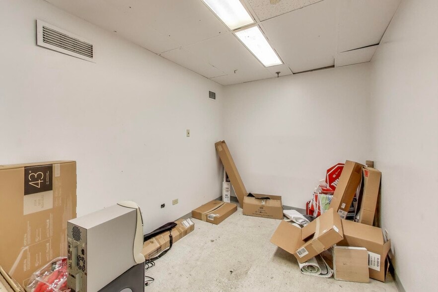 More Photos Of 675 W Golf Rd, Hoffman Estates Storefront For Lease