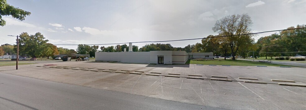 More Photos Of 400 W Webb St, Carmi Rehabilitation Center For Sale