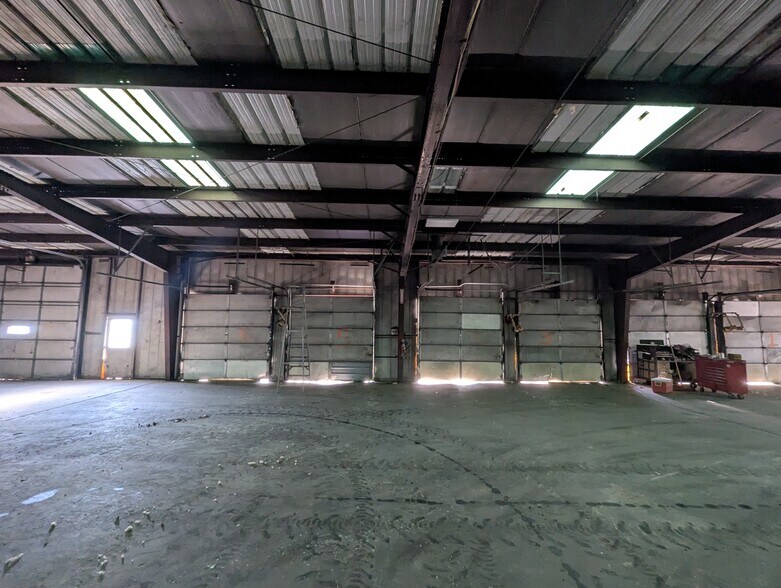More Photos Of 125 Barlow Rd, Farmington Distribution For Lease