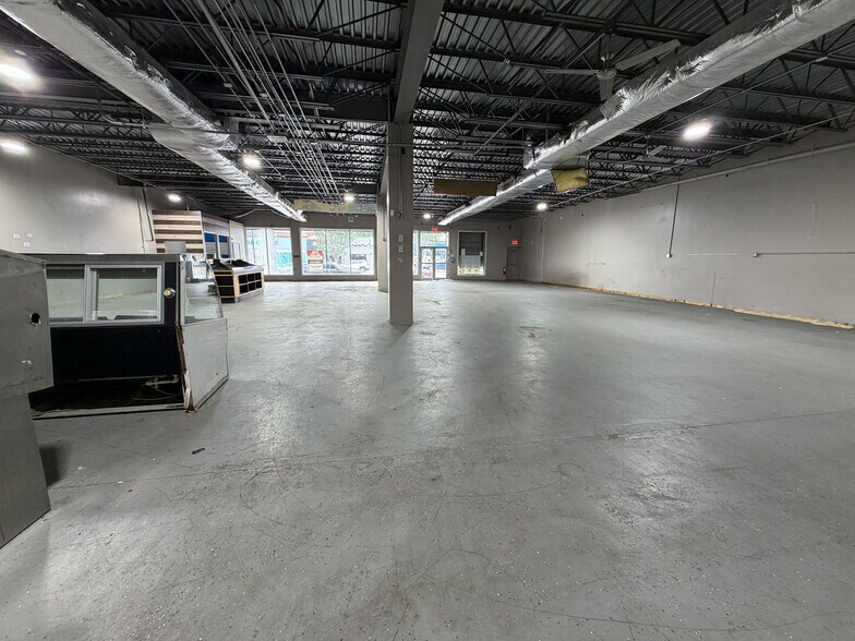 More Photos Of 231-02 Merrick Blvd, Springfield Gardens General Retail For Lease