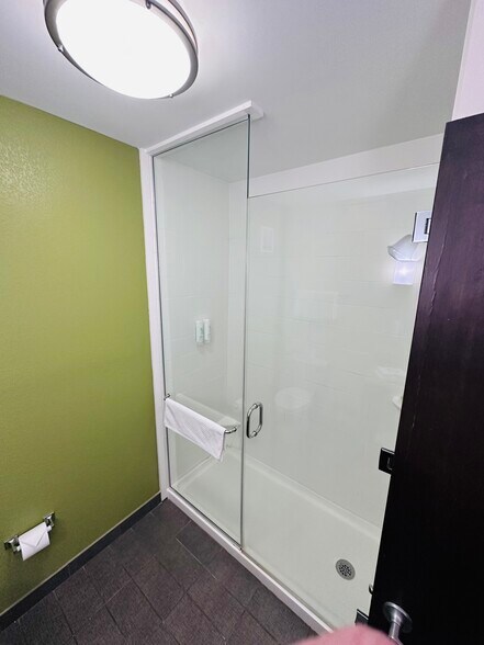 More Photos Of 4450 Rhea County Hwy, Dayton Hotel For Sale