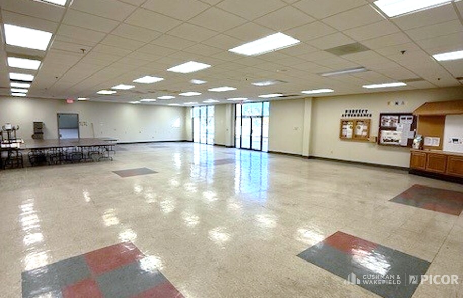 More Photos Of 6700 S Pella Dr, Tucson Light Manufacturing For Lease