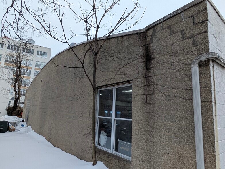 More Photos Of 5 Rollhaus Pl, Port Chester Auto Repair For Sale