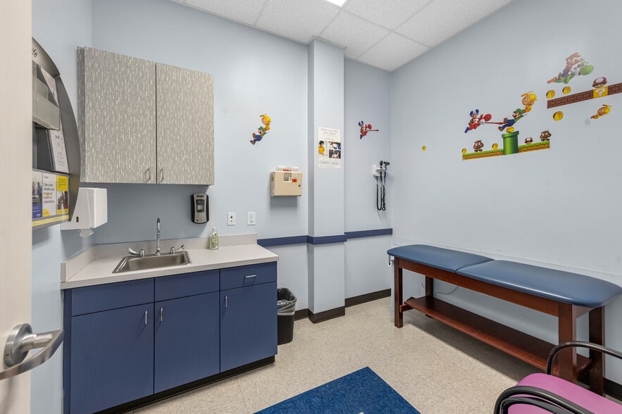 More Photos Of 3326 Watters Rd, Pasadena Office For Sale