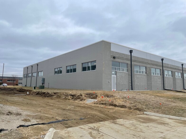 More Photos Of 8245 Cody Dr, Lincoln Warehouse For Lease