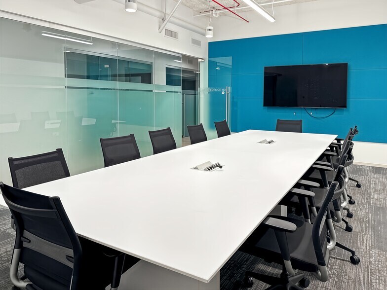 More Photos Of 1 N State St, Chicago Coworking Space