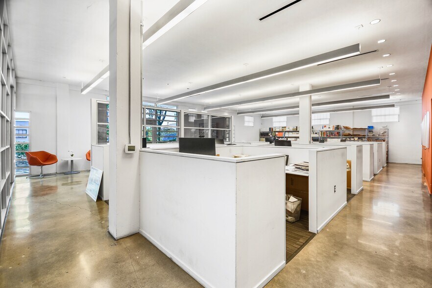 More Photos Of 1320 E Houston St, San Antonio Storefront Retail Office For Lease