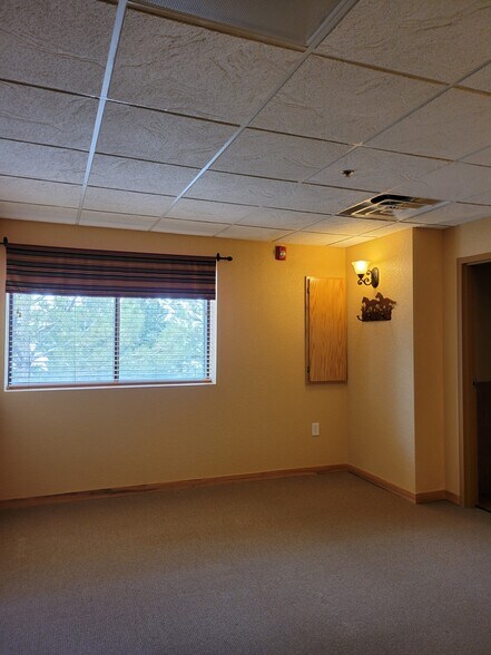 More Photos Of 4620 Grandview Ave, Cheyenne Flex For Sale