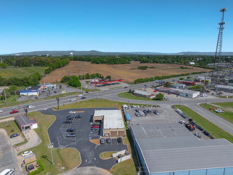 More Photos Of 2585 Decherd Blvd, Decherd Storefront For Lease