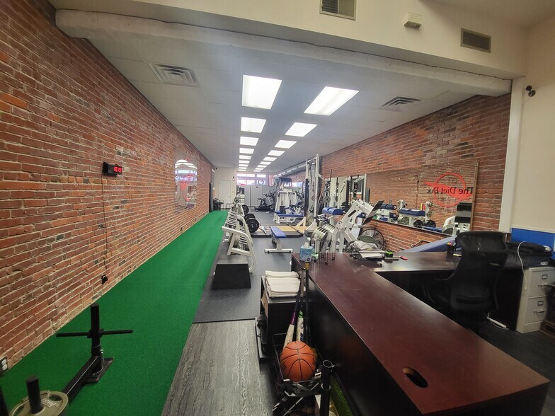 More Photos Of 327 Main St, Evansville Storefront For Sale