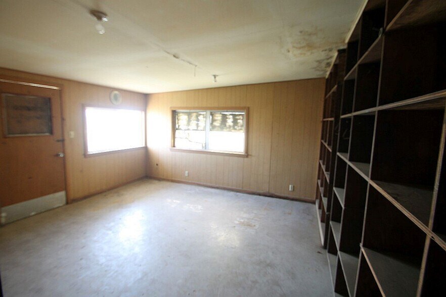 More Photos Of 0000 N. FM 1425, Mercedes Airplane Hangar For Sale