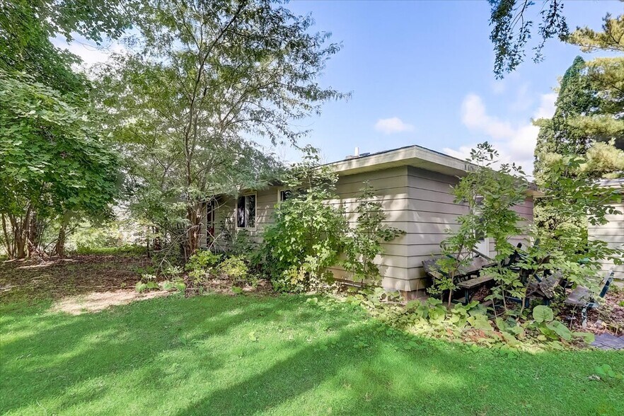 More Photos Of 800 S Main St, Lake Mills Golf Course Driving Range For Sale