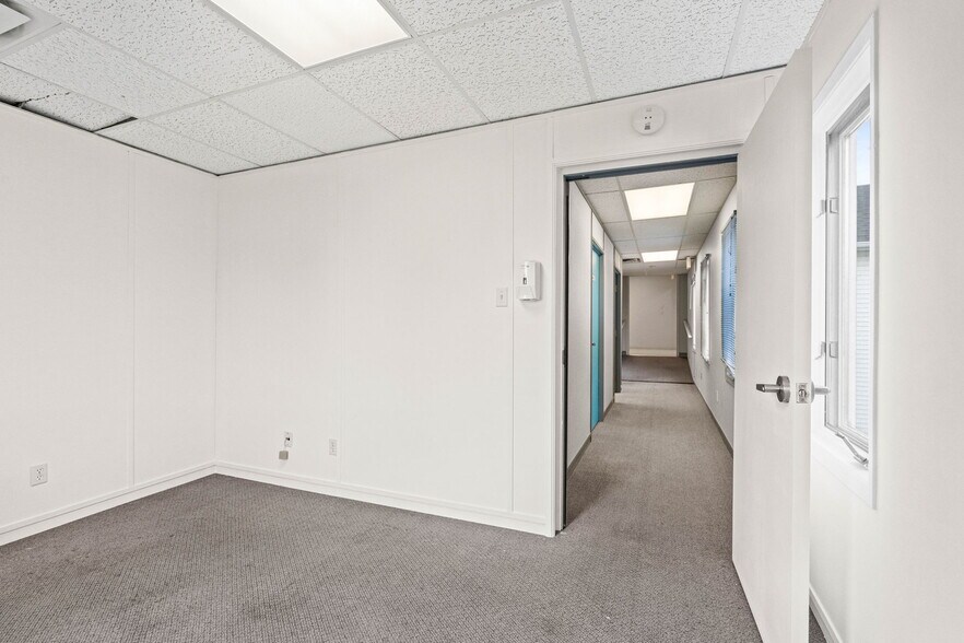 More Photos Of 457 Main St E, Winchester Medical For Sale