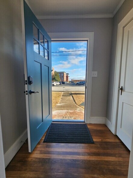 More Photos Of 109 Few St, Greer Office For Lease