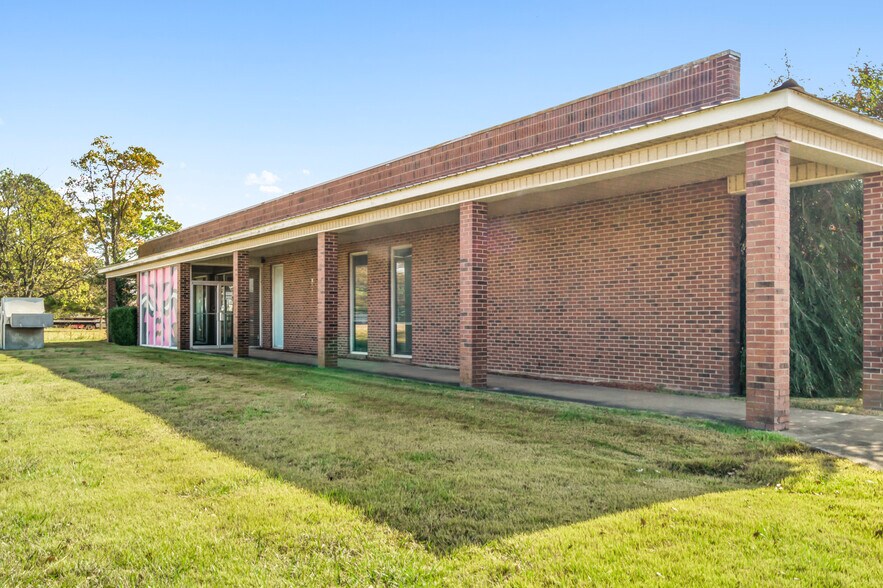 More Photos Of 5115 E Highland Dr, Jonesboro Light Manufacturing For Sale