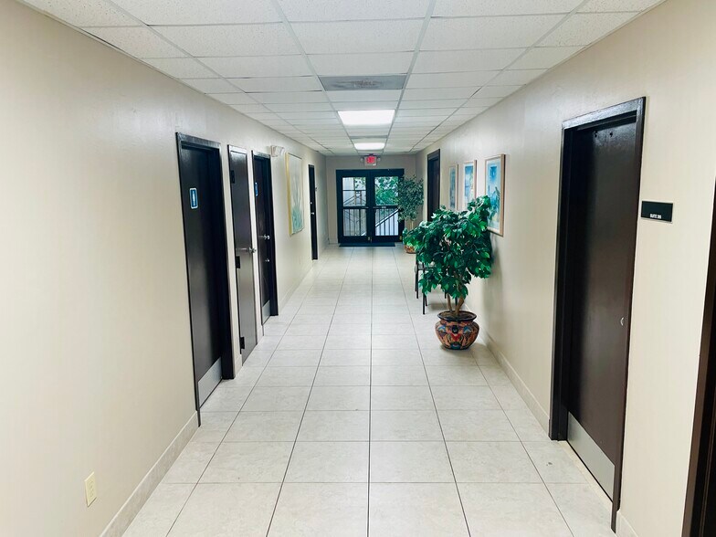 More Photos Of 2201 NE 52nd St, Lighthouse Point Medical For Sale