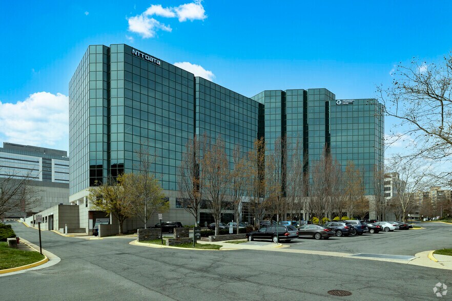 More Photos Of 1660 International Dr, McLean Office For Lease