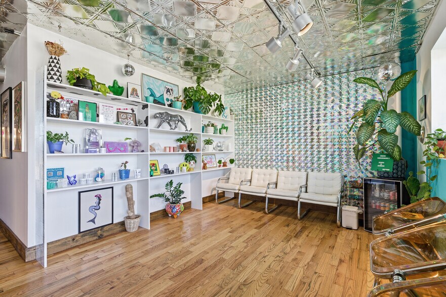 More Photos Of 738 W Davis St, Dallas Medical For Sale