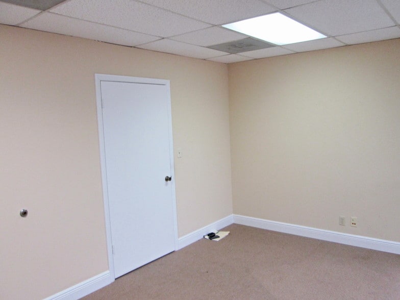 More Photos Of 4503 NW 103rd Ave, Sunrise Light Distribution For Lease