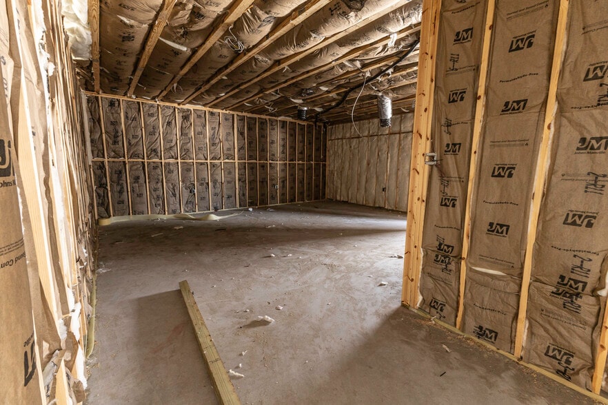 More Photos Of 3023 E C 48, Center Hill Warehouse For Sale