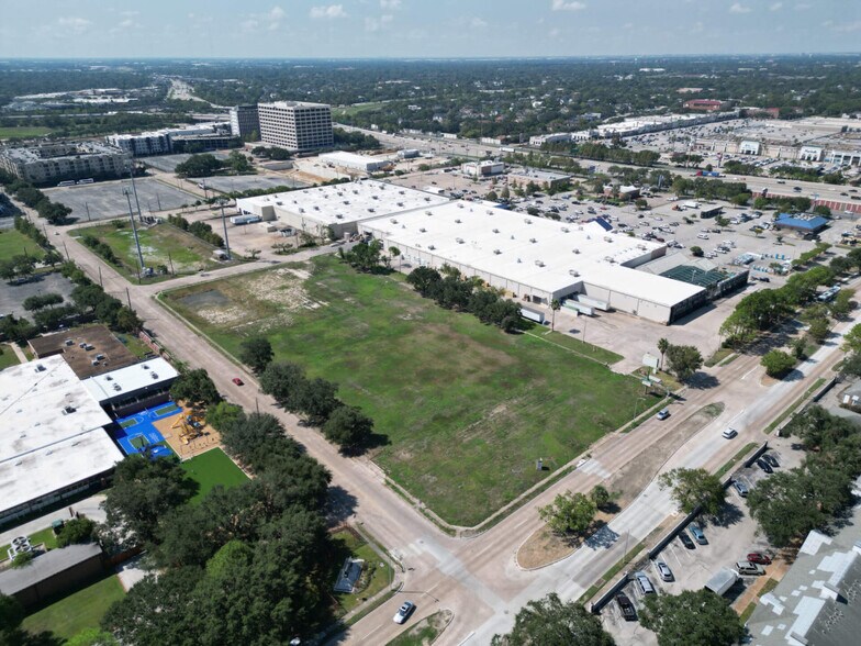 More Photos Of 4545 Beechnut St, Houston Land For Lease