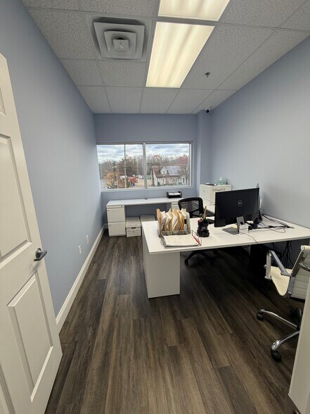 More Photos Of 348 N US Hwy 9, Manalapan Township Office For Lease