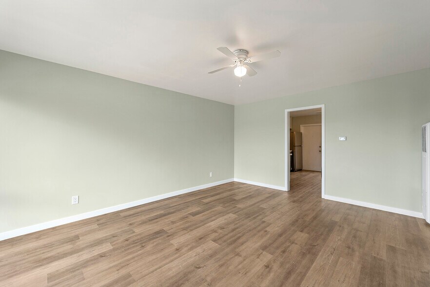 More Photos Of 4924-4926 Iroquois Ave, San Diego Specialty For Sale