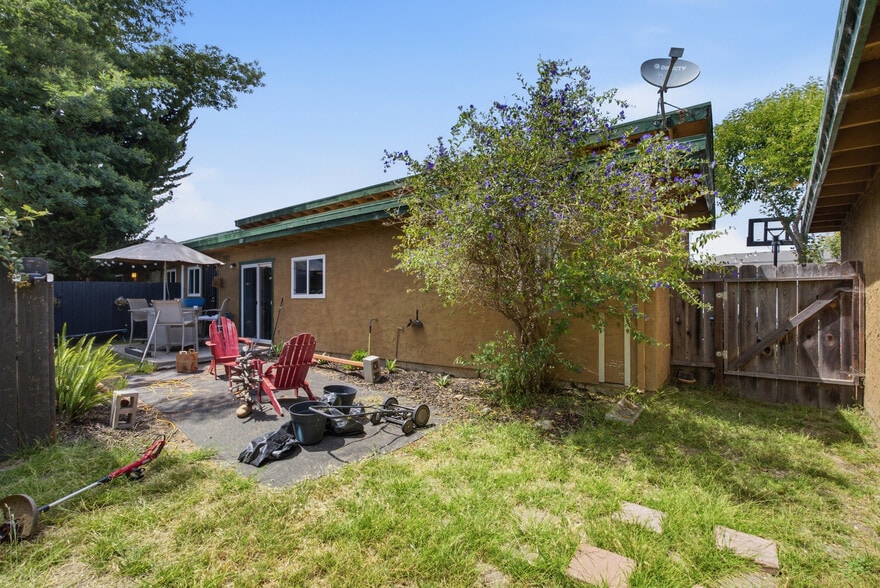 More Photos Of 1584 Chanticleer Ave, Santa Cruz Apartments For Sale