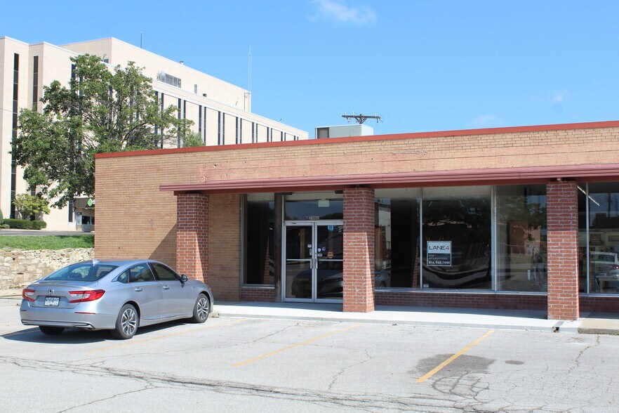 More Photos Of 7002 Johnson Dr, Mission Restaurant For Lease